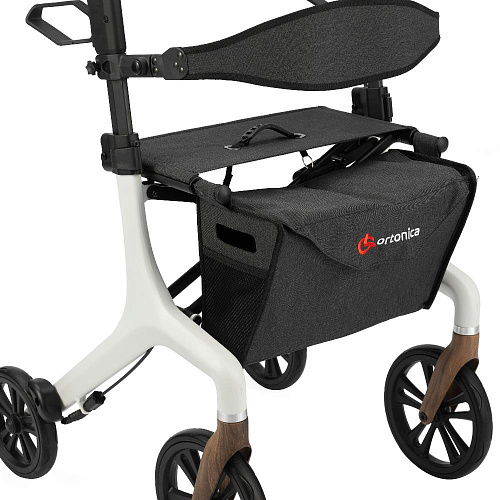 Вместительная сумка под сиденьем